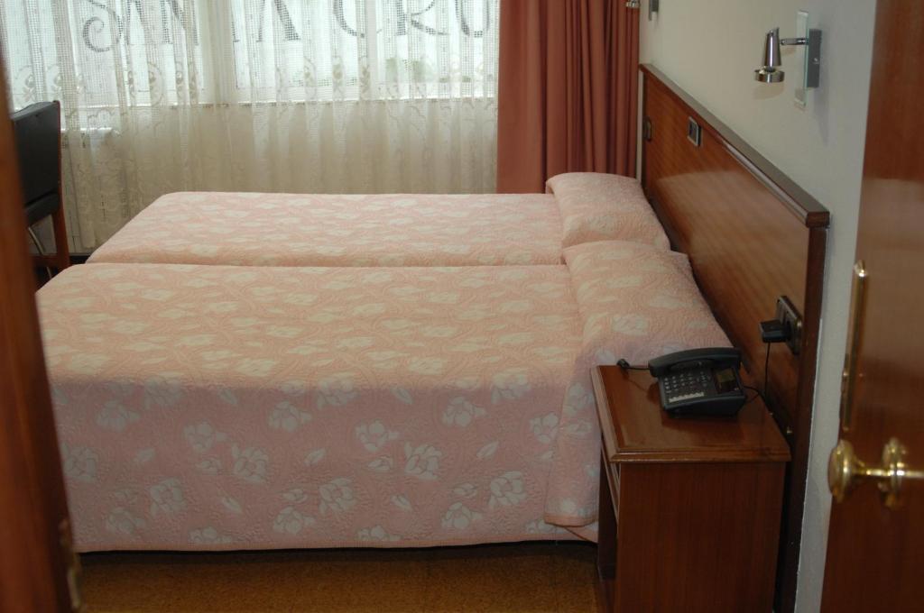 ホテル サンタクルス オビエド 部屋 写真